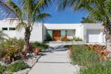 This Sarasota Residence Draws on the Bold Style of the Area’s Modernist Heyday