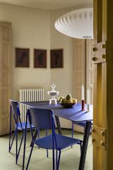 A Crimson Curtain Makes This Madrid Flat Look Like a David Lynch Set - Photo 9 of 15 - 