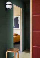 A Crimson Curtain Makes This Madrid Flat Look Like a David Lynch Set - Photo 12 of 15 - 