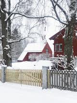 In Norway, a Celebrated Artist Adds a Creative Space to the Backyard of Her Childhood Home - Photo 17 of 17 - 